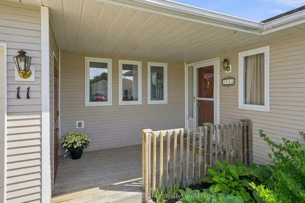 11 Monroe Court — photo 2