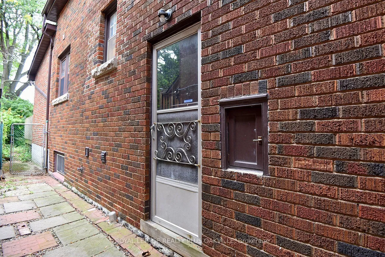 1236 King Street W — photo 34