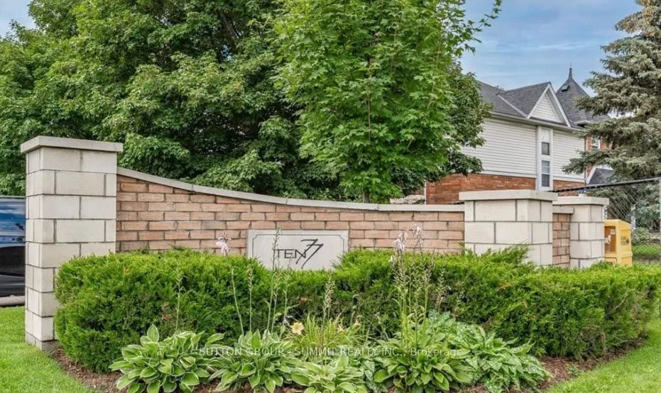 1077 GORDON Street — photo 17