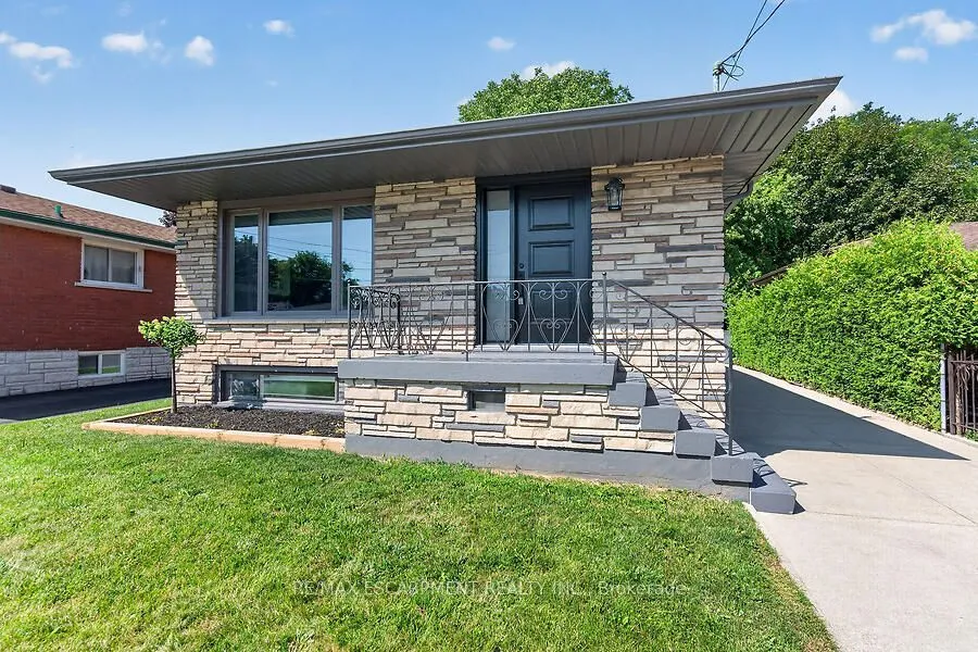 26 PARKLANDS Drive