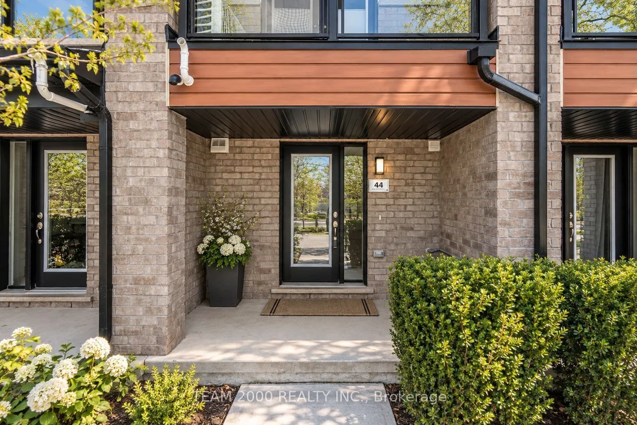 44 Sidney Rose Common — photo 2