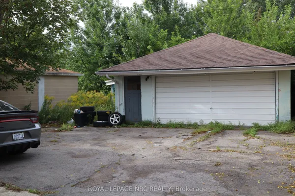 4911 Maple Street — photo 2