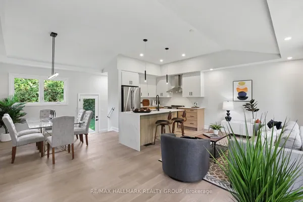 7 Attwood Crescent — photo 2