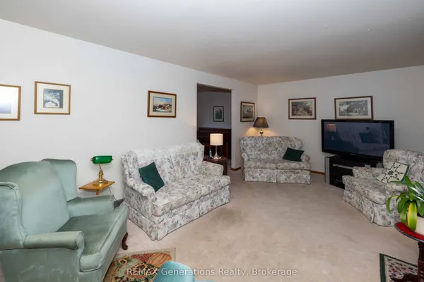 235 Maple Avenue — photo 2