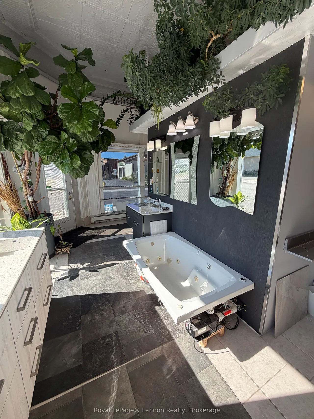325 Simpson Street — photo 3