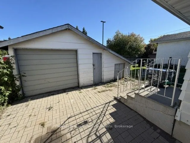 39-41 Junot Avenue S — photo 3