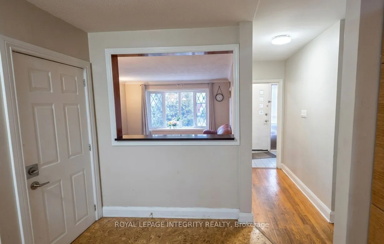 176 Oakridge Boulevard — photo 3