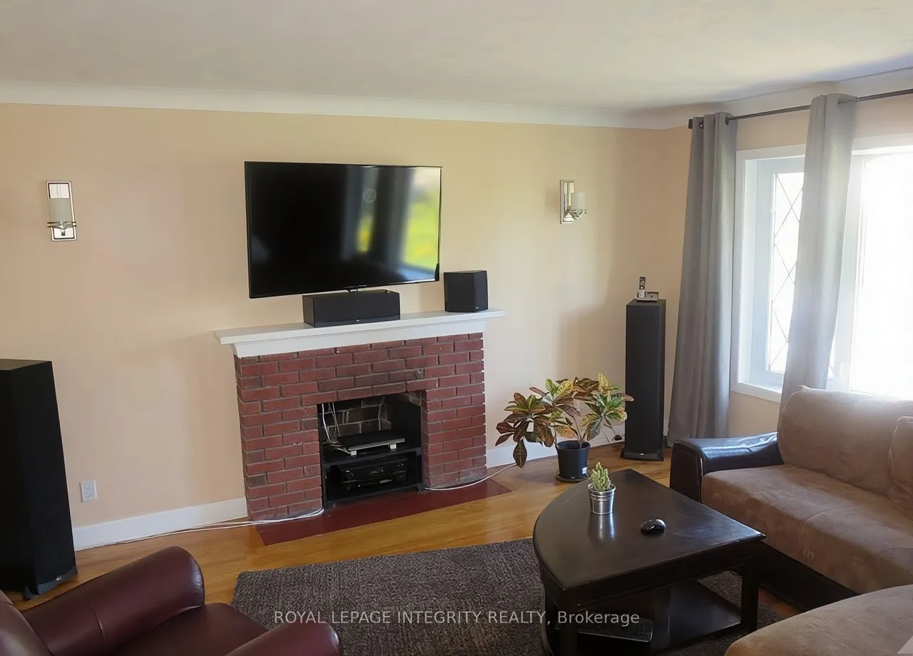 176 Oakridge Boulevard — photo 2