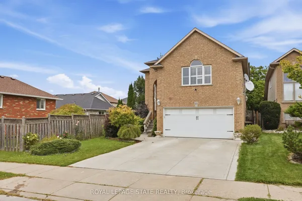 11 Redtail Crescent — photo 2