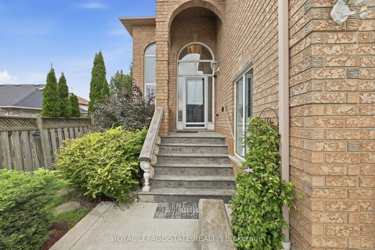 11 Redtail Crescent — photo 3