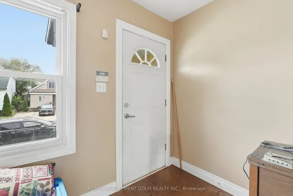 524 Roxborough Avenue — photo 2