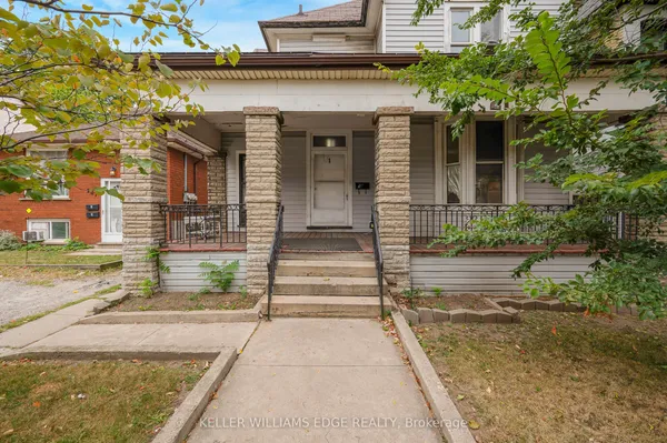 211 Wentworth Street N — photo 2