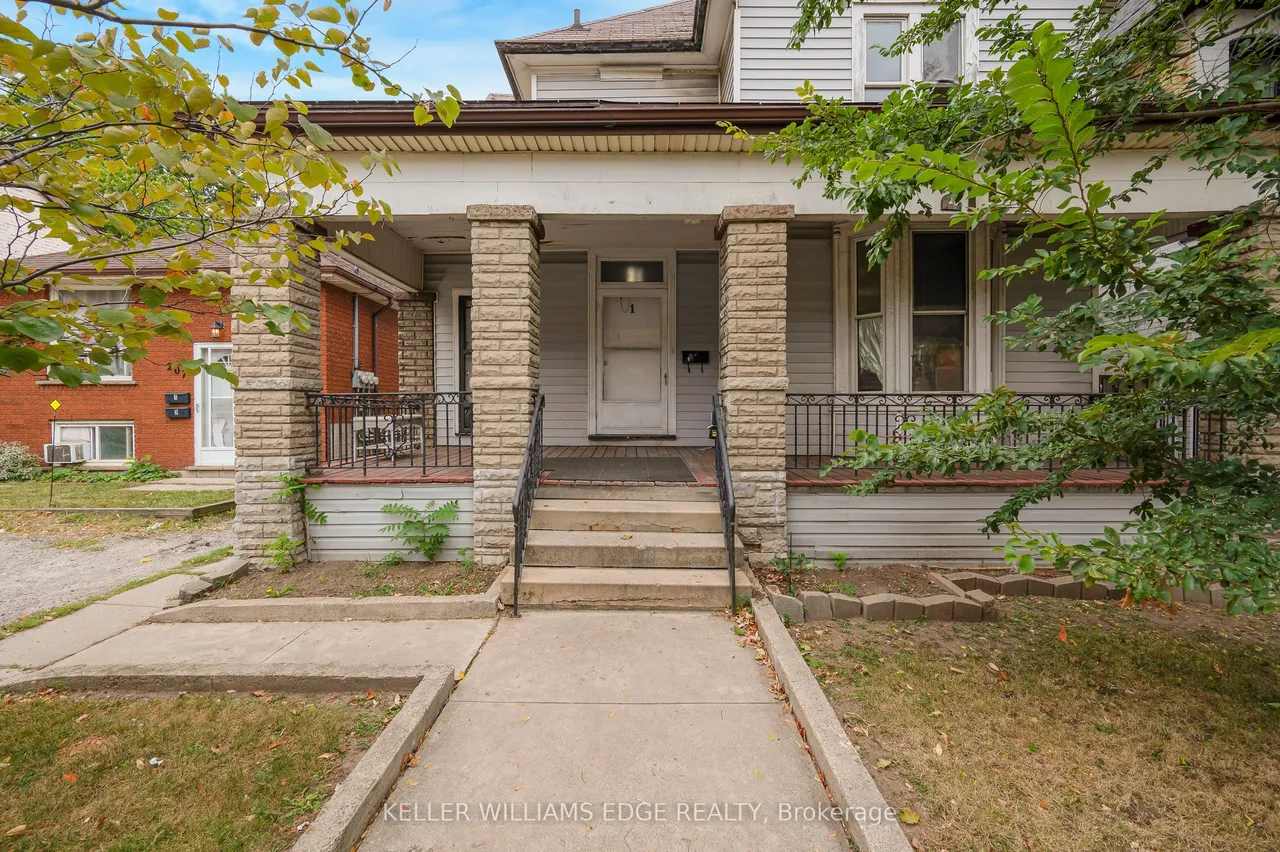 211 Wentworth Street N — photo 2