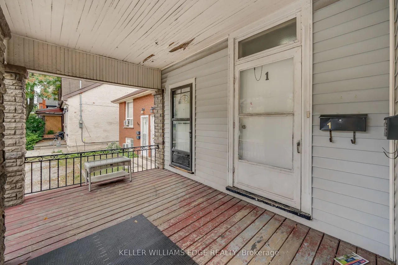 211 Wentworth Street N — photo 3