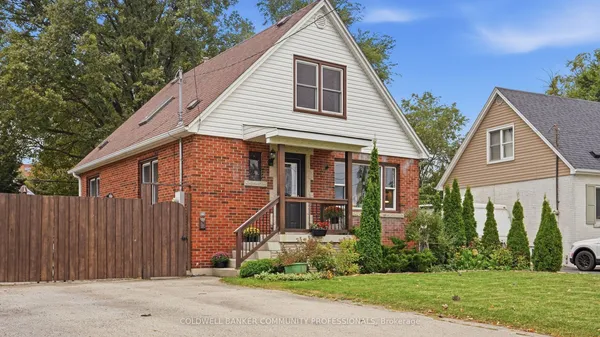 42 Delevan Crescent — photo 2