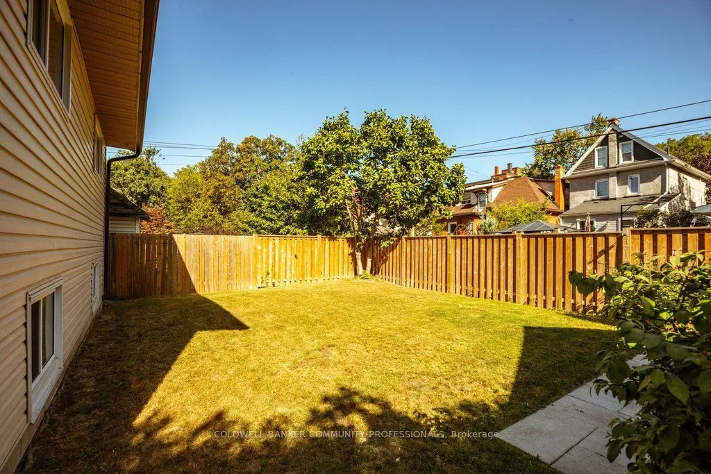 33 Albert Street — photo 32
