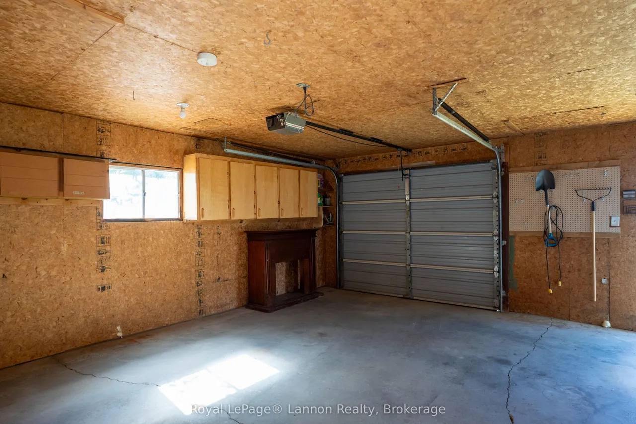 738 Mortimer Avenue E — photo 23