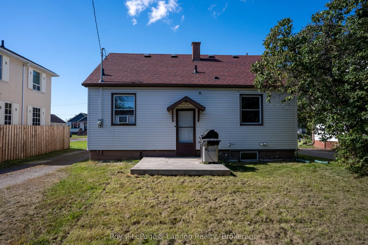 738 Mortimer Avenue E — photo 24