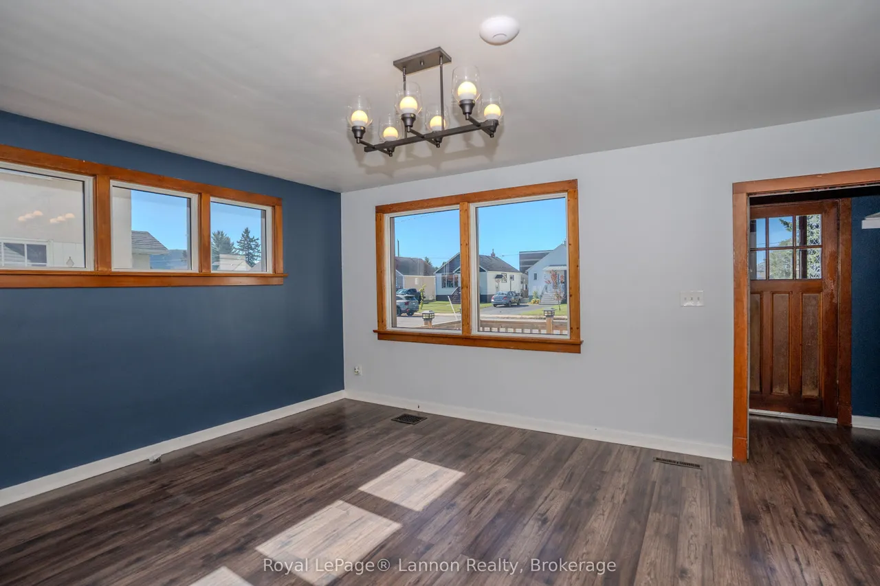 738 Mortimer Avenue E — photo 3