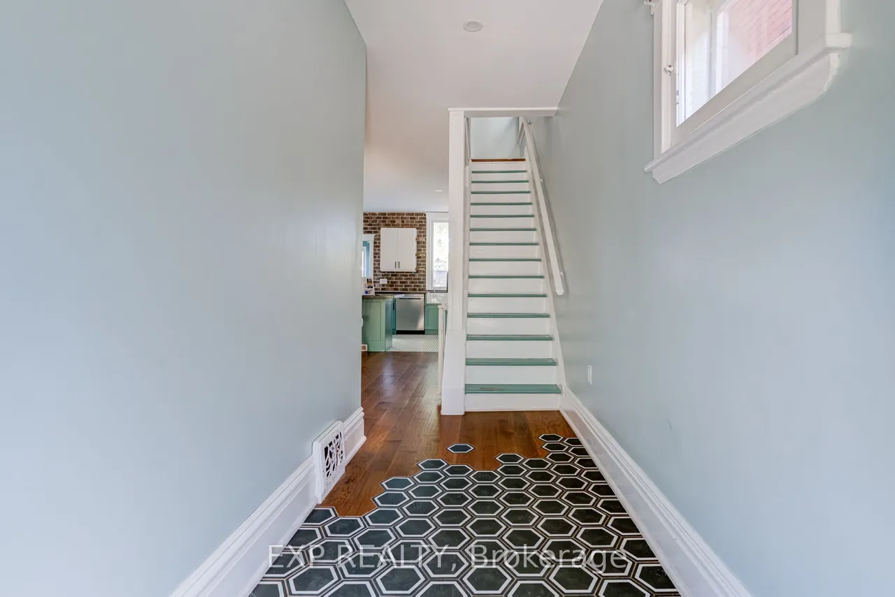 11 Lorne Avenue — photo 3