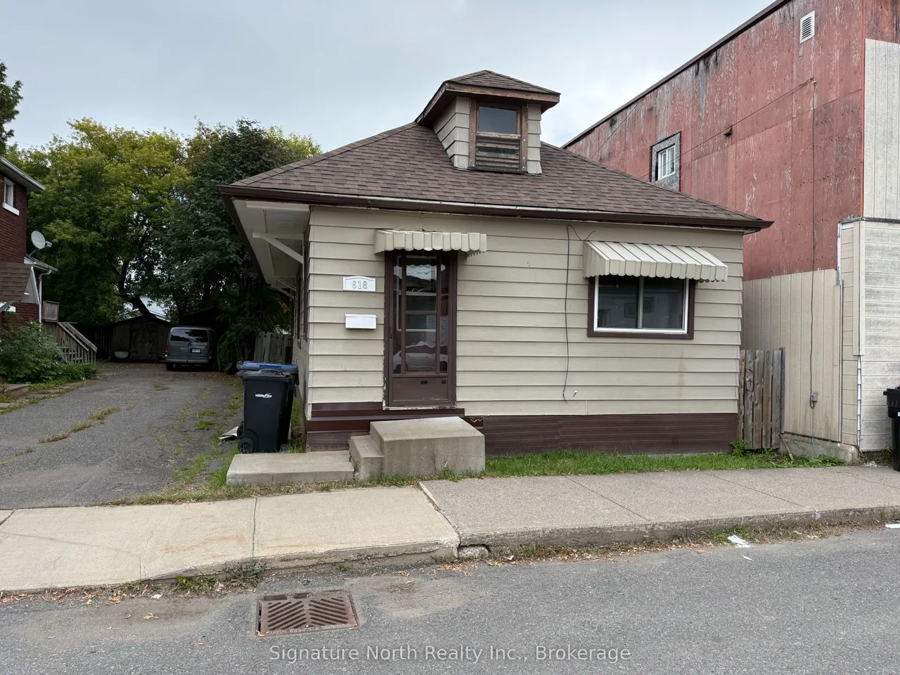 618 Mctavish Street