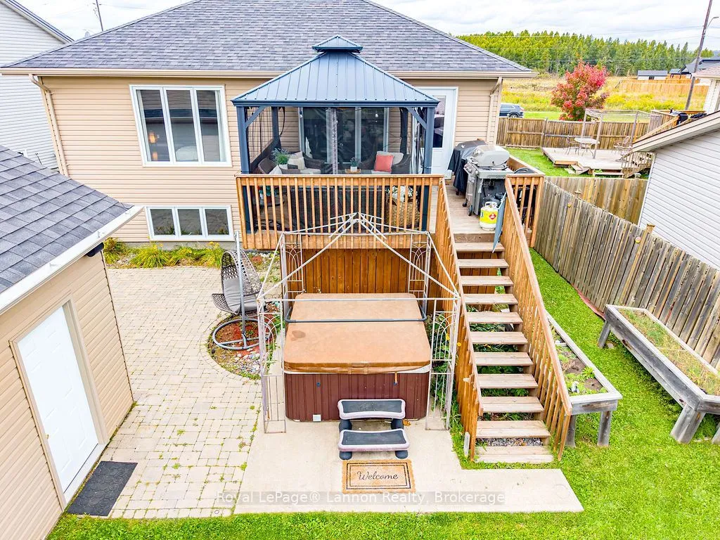 696 Weiler Boulevard — photo 3