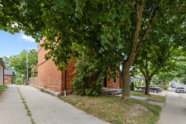 188-190 Caroline Street S — photo 2