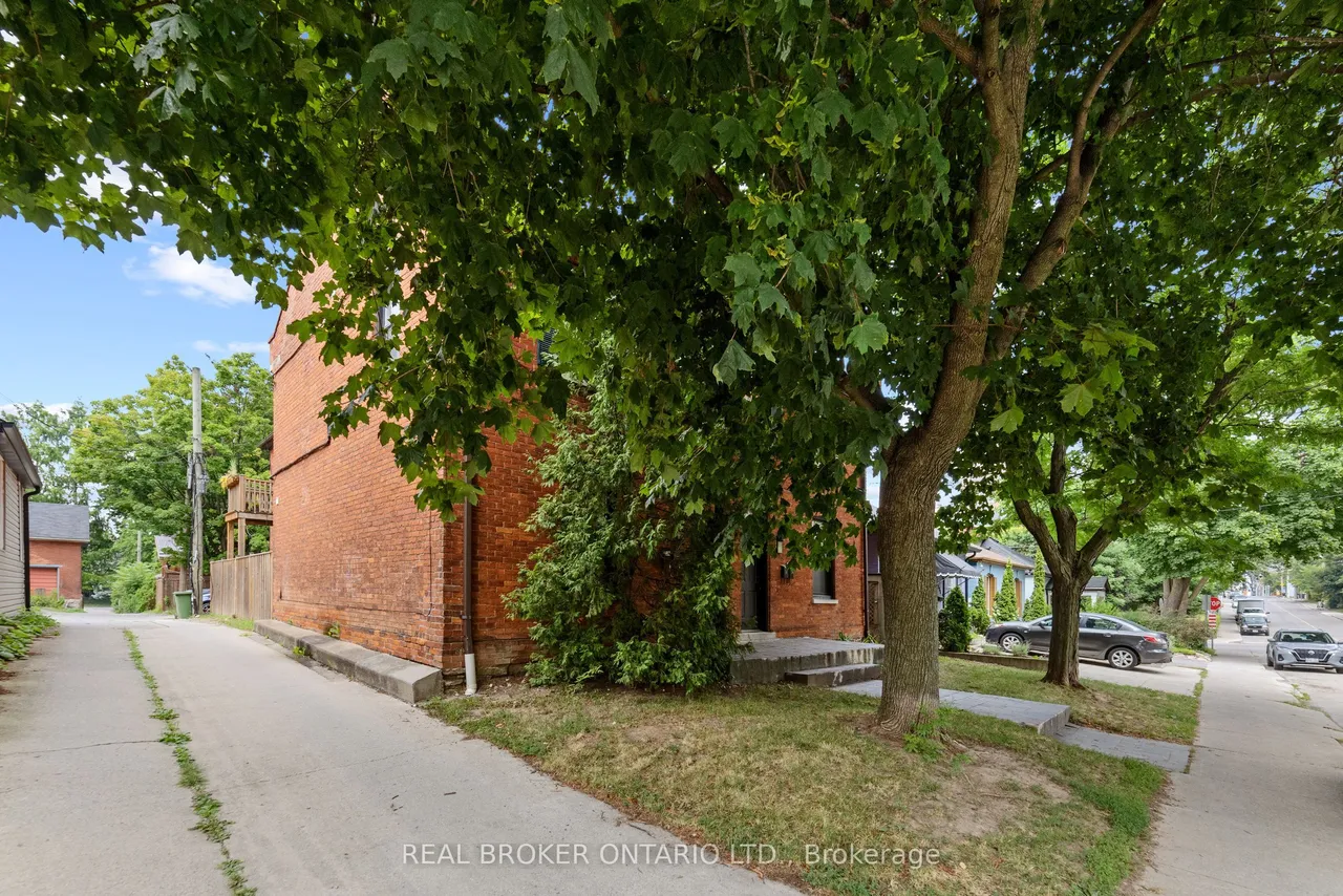 188-190 Caroline Street S — photo 2