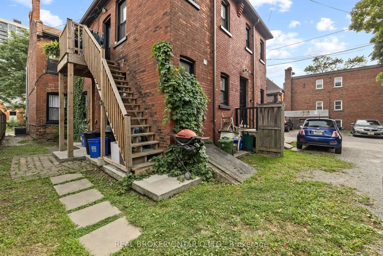 188-190 Caroline Street S — photo 31