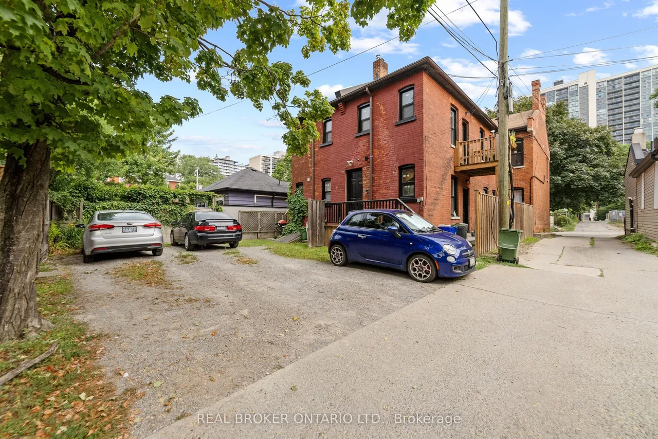 188-190 Caroline Street S — photo 32