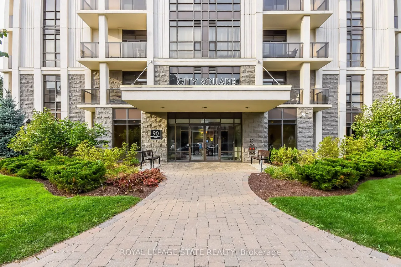 90 Charlton Avenue W, Unit 804 — photo 3