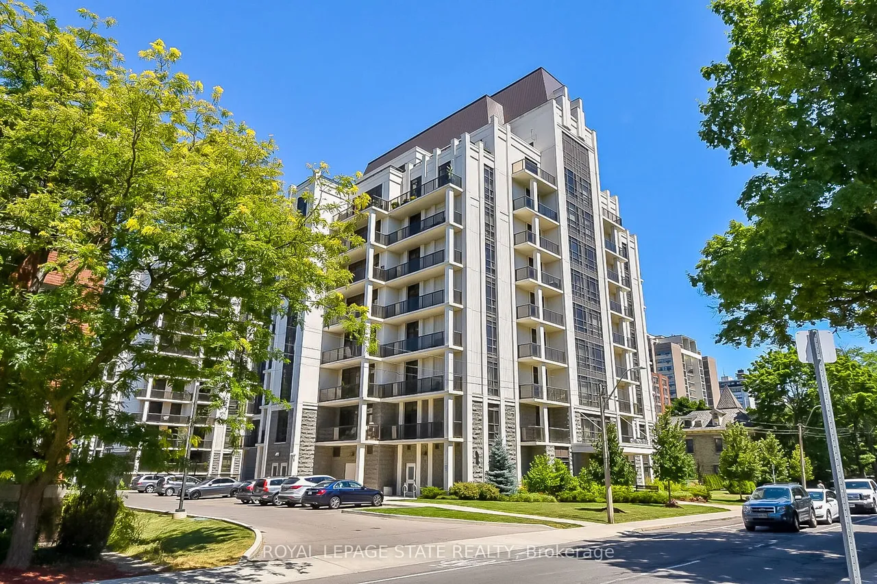 90 Charlton Avenue W, Unit 804 — photo 2