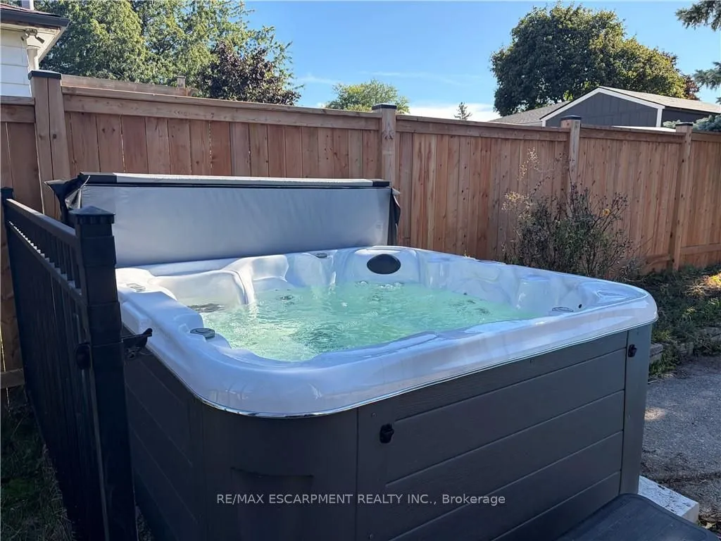 24 Queenslea Drive — photo 15