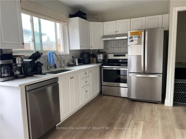 24 Queenslea Drive — photo 2