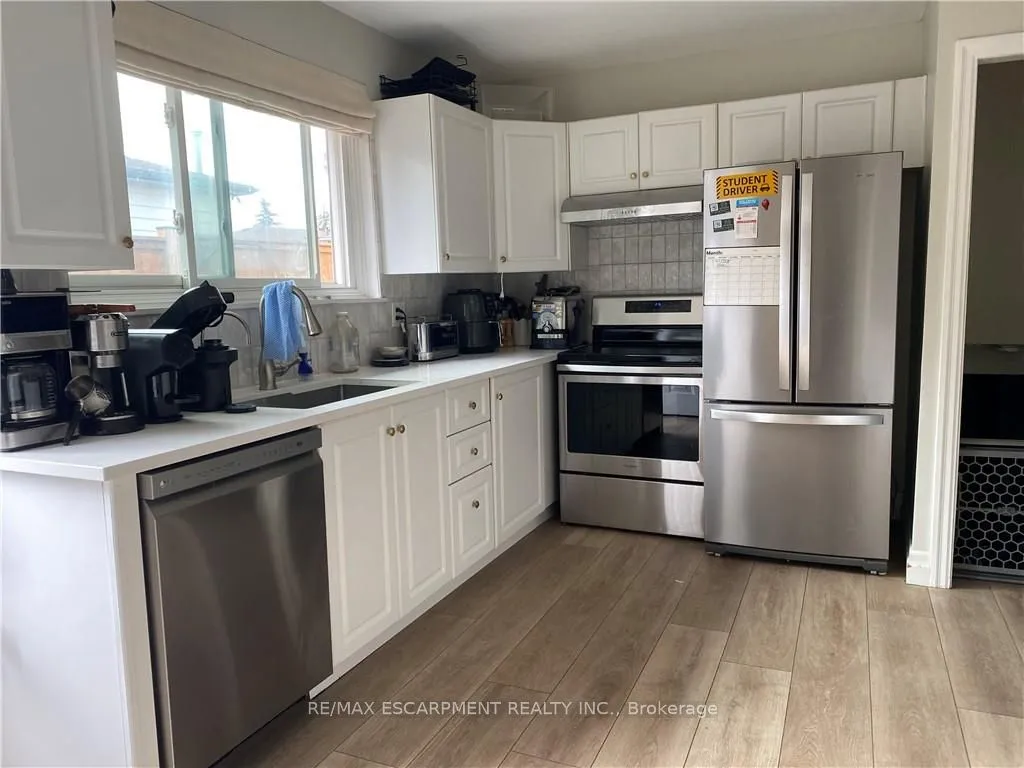 24 Queenslea Drive — photo 2