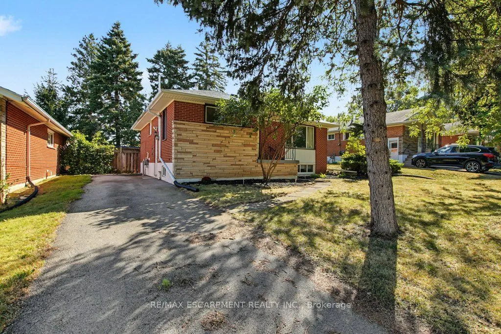 15 Carwyn Crescent — photo 3