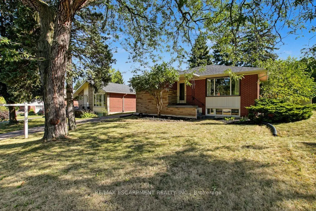 15 Carwyn Crescent — photo 2
