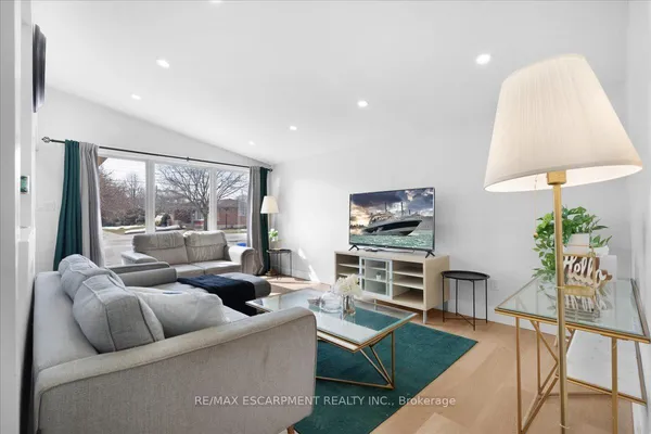 37 Lilacside Drive — photo 2