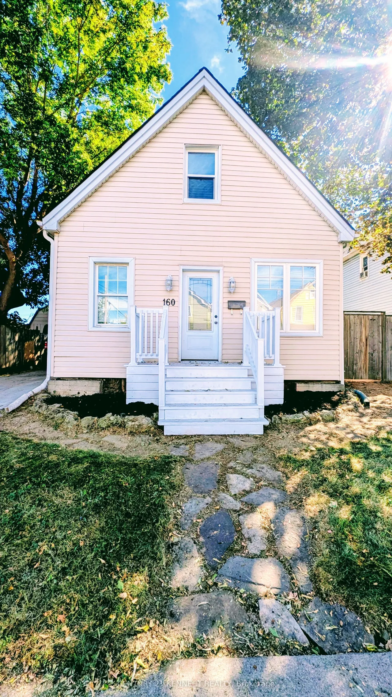 160 Glendale Avenue N — photo 3