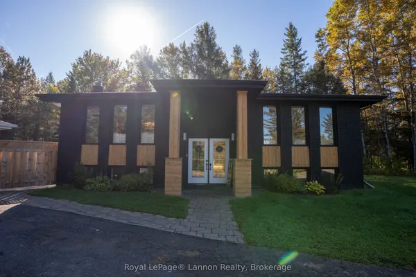 1526 Mountain Road