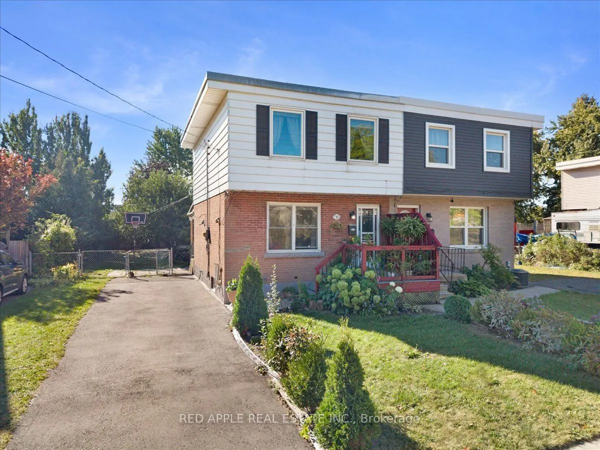 10 Armstrong Avenue — photo 2