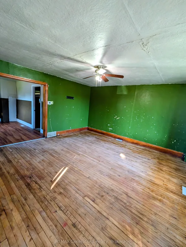 607 Mcintosh Street — photo 2