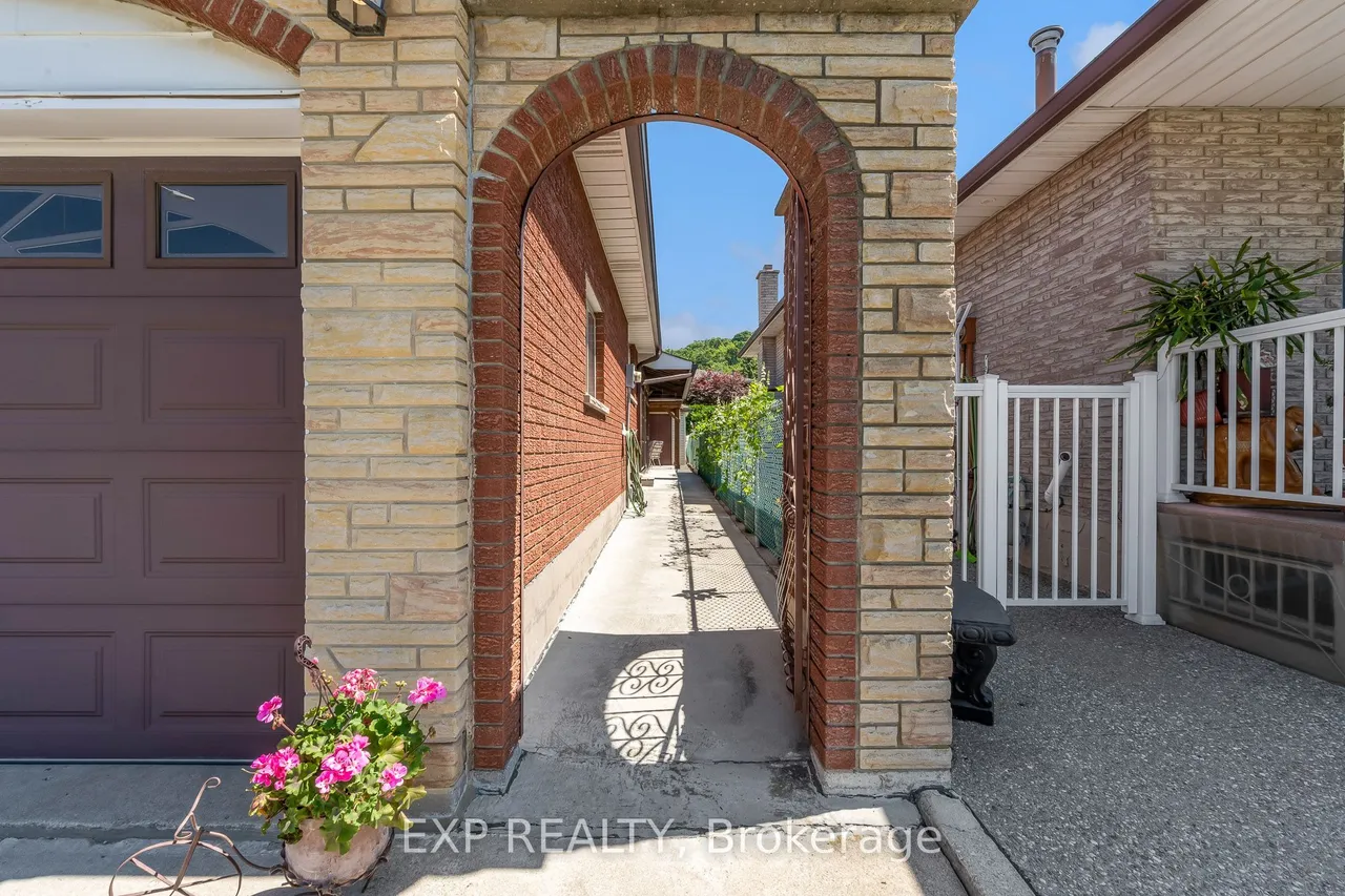 150 Marcella Crescent — photo 3