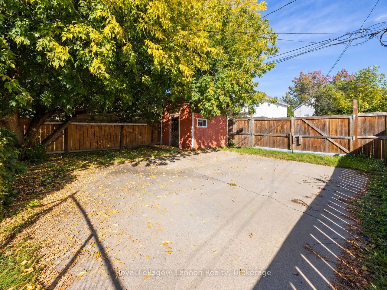 112 Norah Street N — photo 25