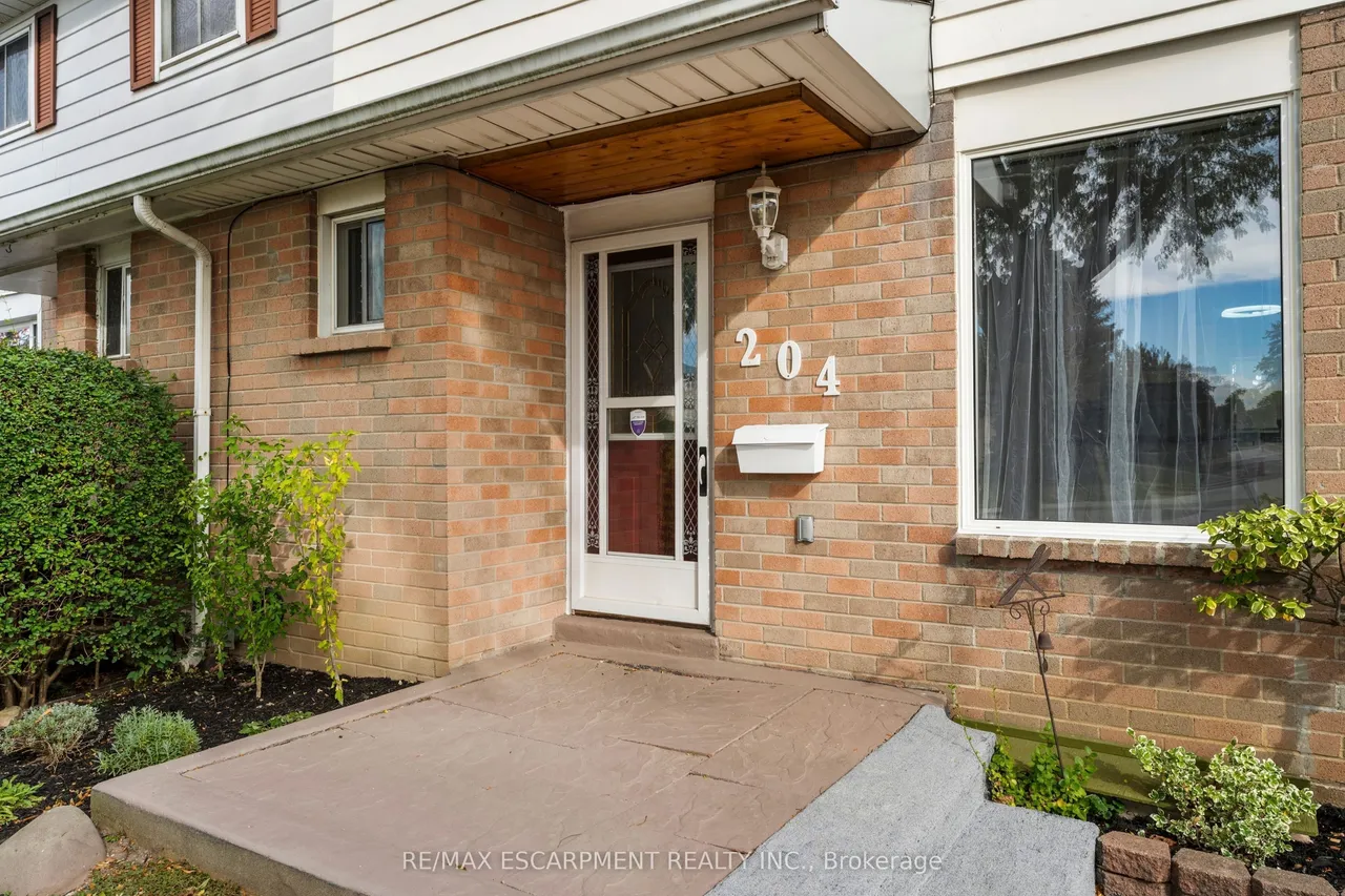 204 Birchcliffe Crescent — photo 3