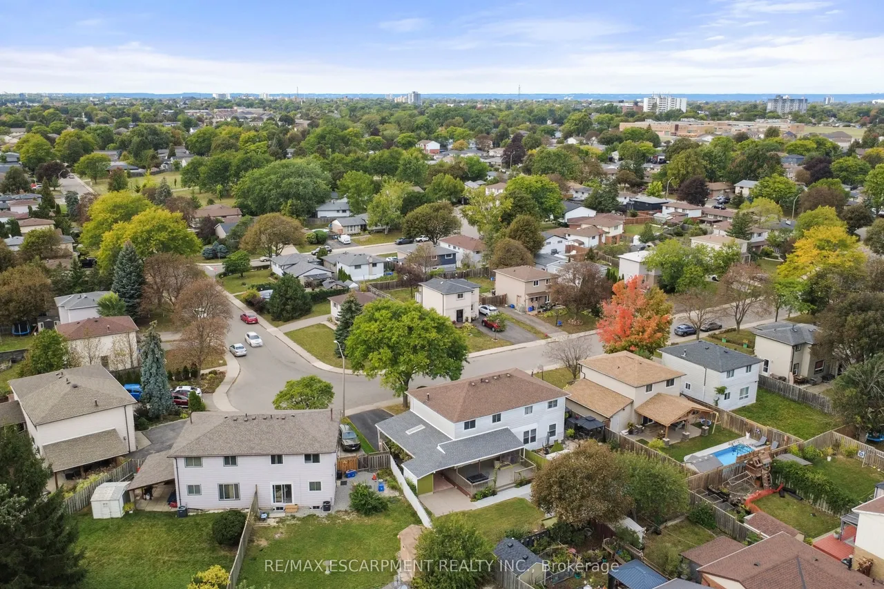 204 Birchcliffe Crescent — photo 49