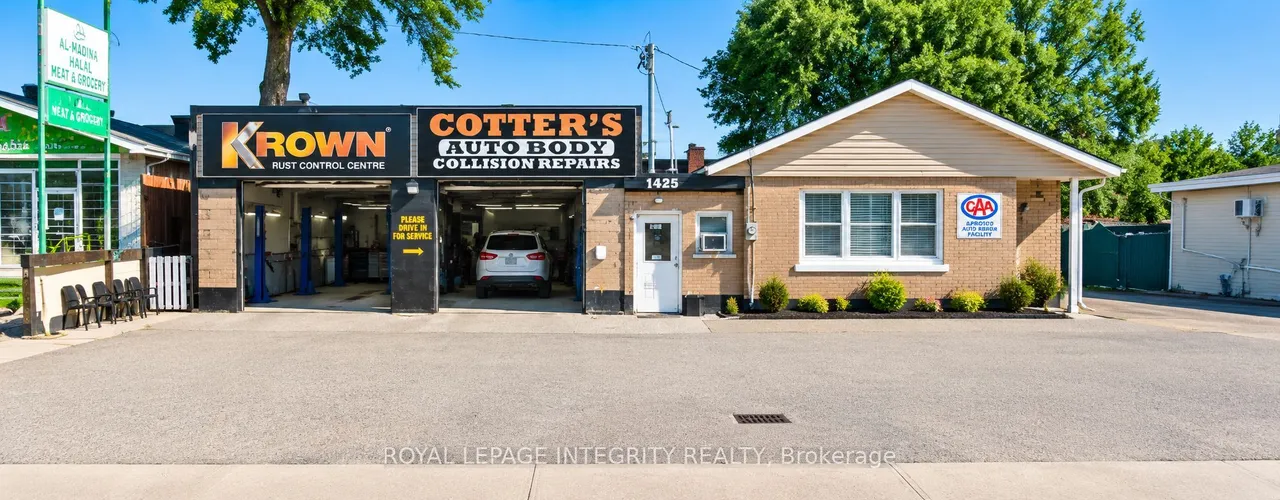 1425 Woodroffe Avenue