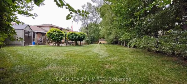 219 Brentwood Crescent — photo 2