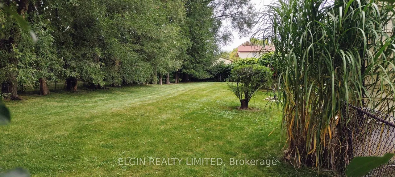 219 Brentwood Crescent — photo 3