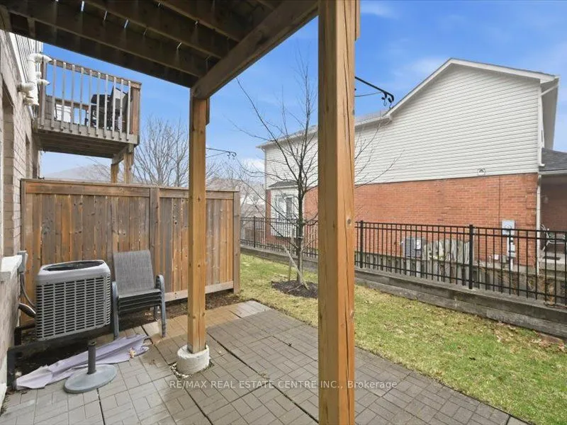 122 Dundas Street E, Unit 9 — photo 35